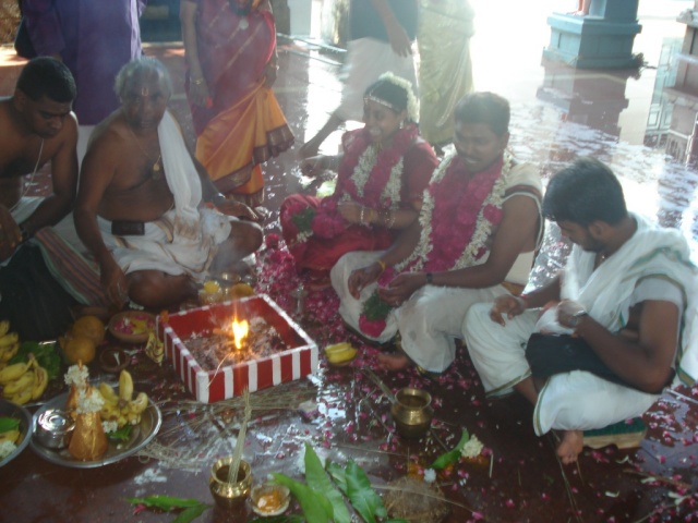 2008/03(March)/AroundTheWorld/1st 4 Stops/640x480_20  Chennai Hindu wedding we saw.jpg